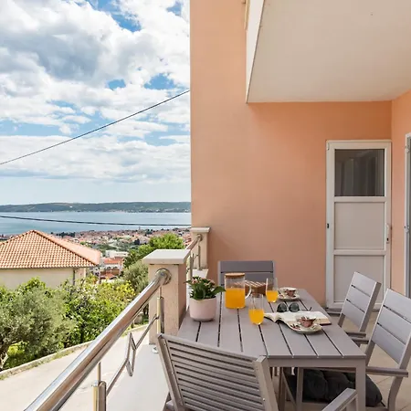 Panorama Charm Kastel Stari