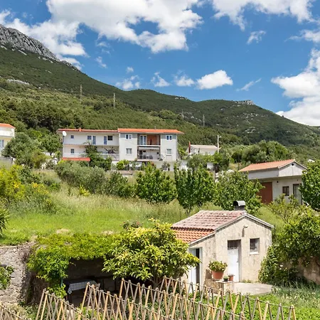 Panorama Charm Kastel Stari